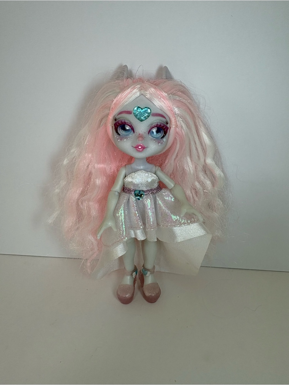 Magic Mixies Pixlings Wynter Bunny Limited Edition Doll MGA Pink White Hair 6”